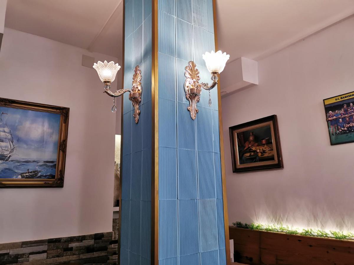 Barcelona Coronahostal Badalona Bagian luar foto